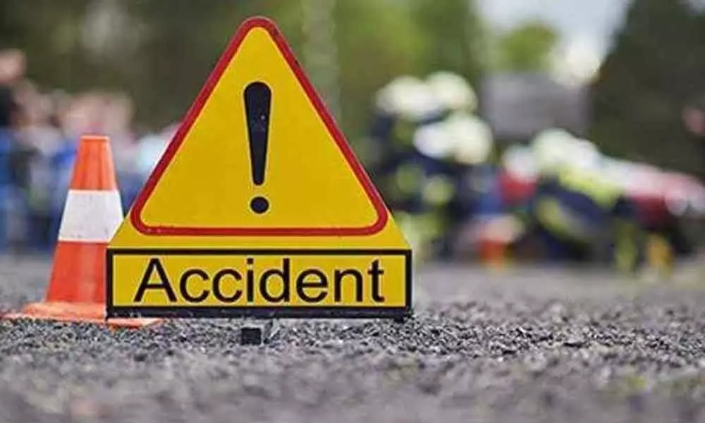 Five Andhra people died in road accident in Gujarat