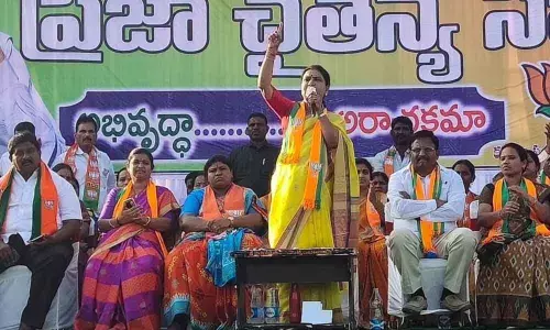 TRS released not a dime for Gadwal development: DK Aruna