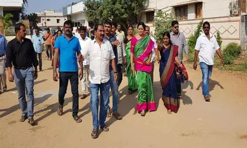 Corporator Lakshmi Prasanna conducts Basti Bata