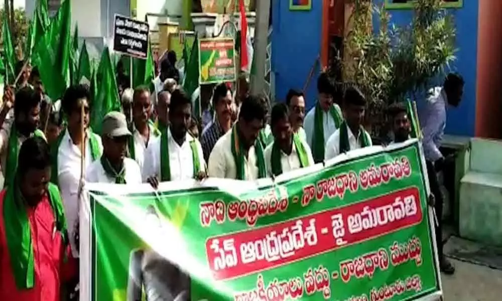 Three Capital row: Amaravati farmers observe bandh against police lathi charge