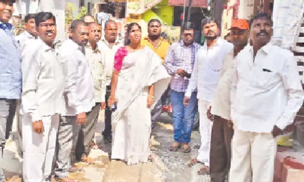 Hyderabad:Alakunta Saraswathi holds padayatra in Tarnaka