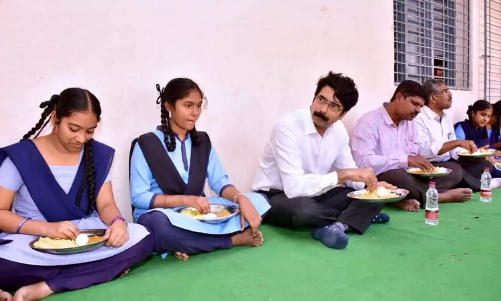 Kakinada: Collector D Muralidhar Reddy shares midday meal with students