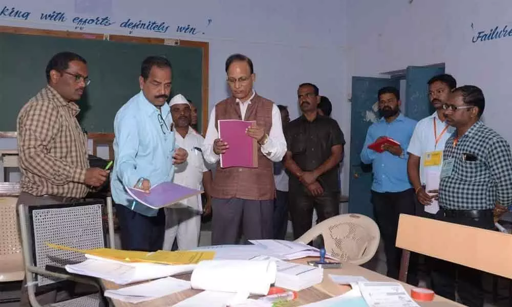 Avail right to vote: Collector Dharma Reddy