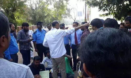 Hyderabad: Parents cry foul over HPS admissions, stage protest