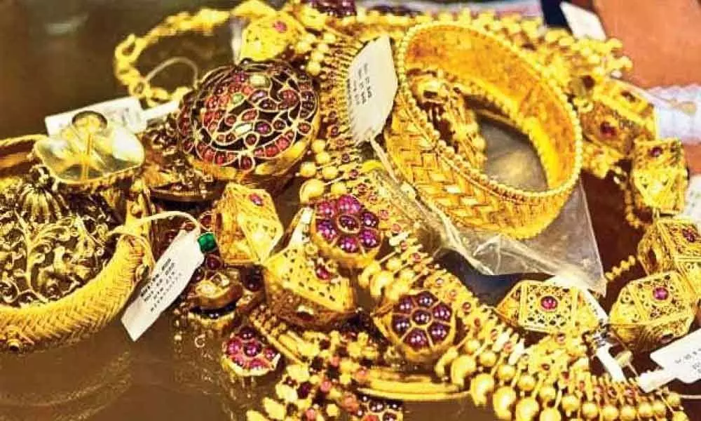Hyderabad: Rs 3.5 lakh worth gold ornaments stolen from Lalitha Jewellers