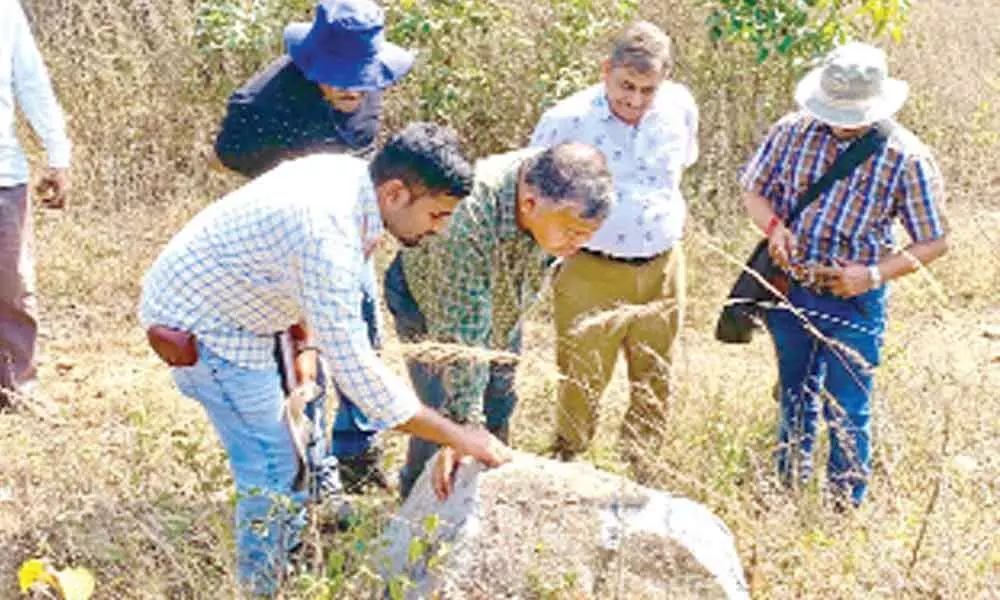 GSI team studies mineralised rocks at Cheemalpahad area