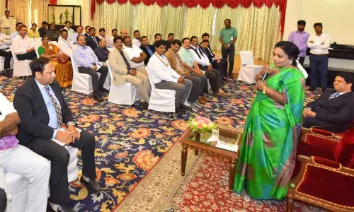 Guv appeals to IT professionals to enrol in IRCS