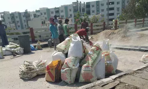Flyover delay causes hardships in Hyderabad