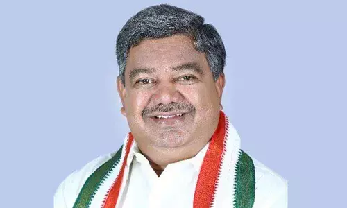 Hyderabad: Centre giving backdoor access to corporates to loot peoples money says Gudur Narayana Reddy