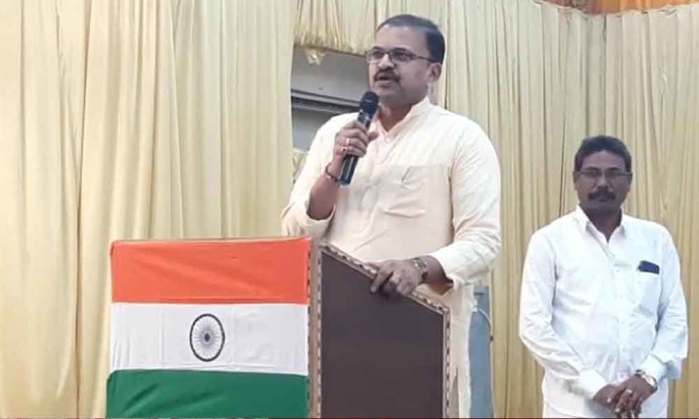 Kandukur: Strive to achieve goals, VV Lakshminarayana tells students