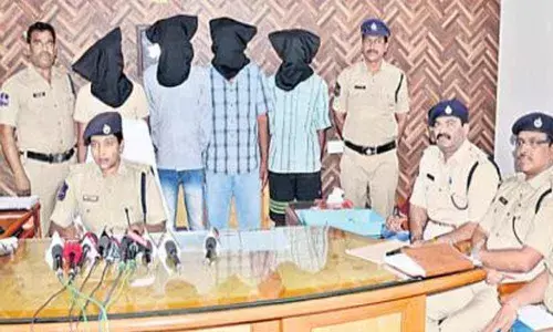 Four-member gang held for smuggling ganja in Mahbubnagar