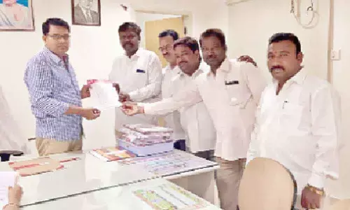 Electricity staff urged to resolve issue at Moulali