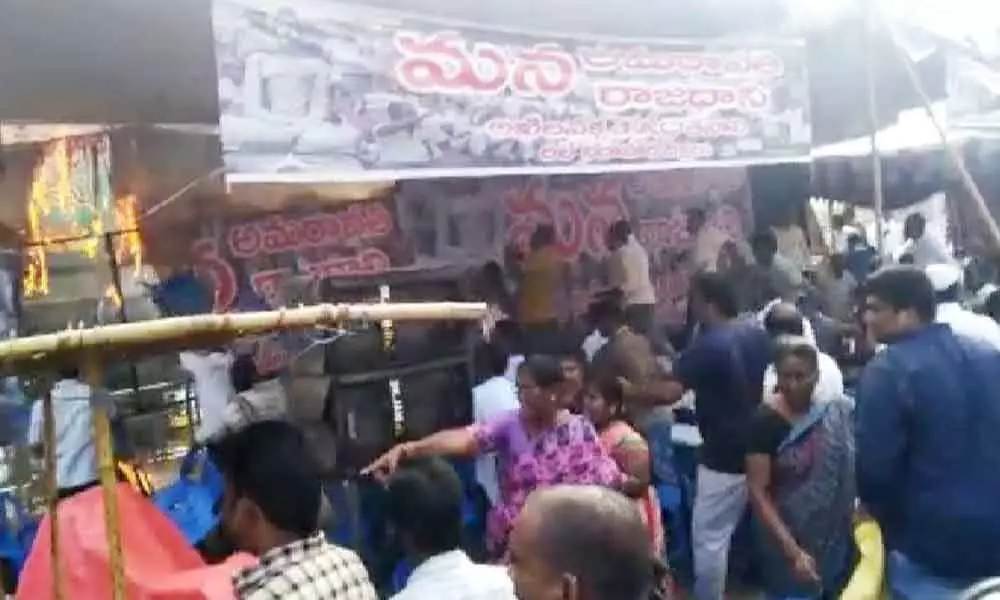 Guntur: Tension builds up as YSRCP, TDP activists clash