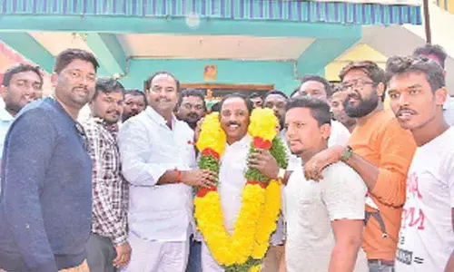 TRS candidate BS Keshav elected as Gadwal civic chief