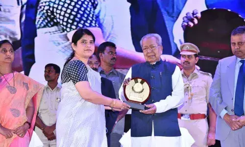 Governor presents Best Electoral Practices award to Jt Collector