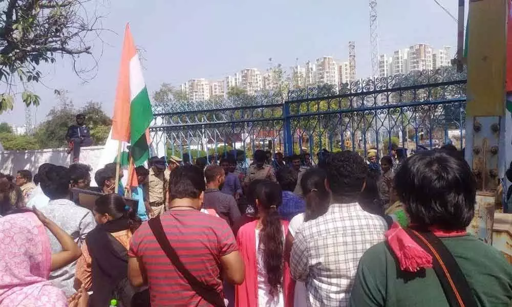 Hyderabad: Police thwart anti, pro-CAA rallies at UoH