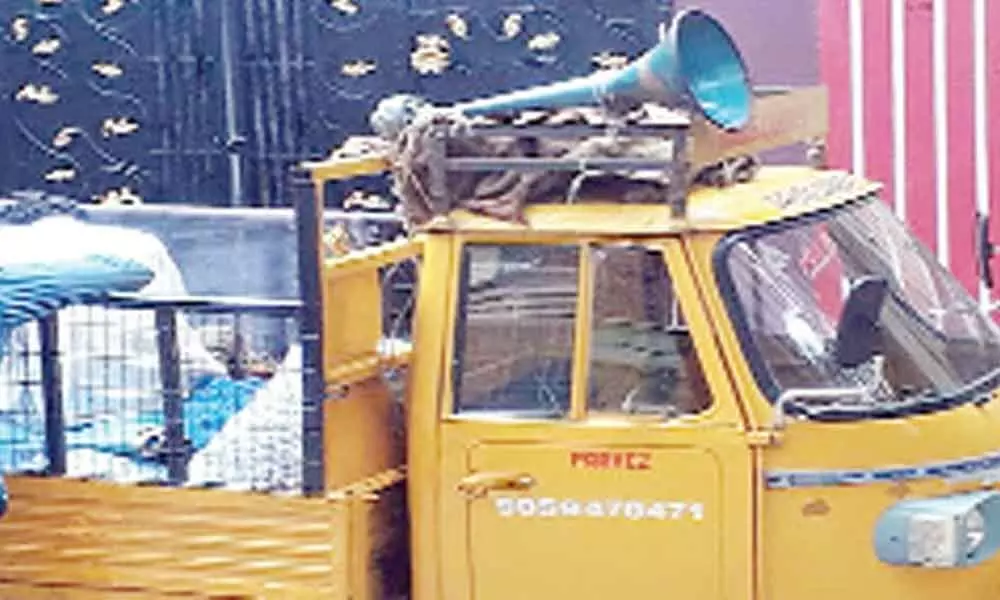 Vendors selling through loudspeakers create nuisance in Rajendranagar