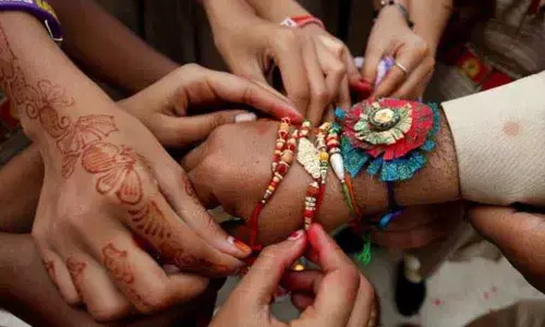 Hindu, Muslim students tie rakhis at anti-CAA march