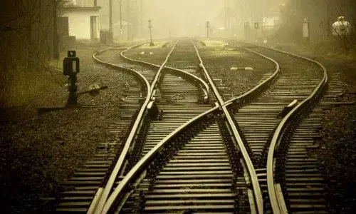 21-year-old woman died while taking selfie on railway bridge in West Bengal