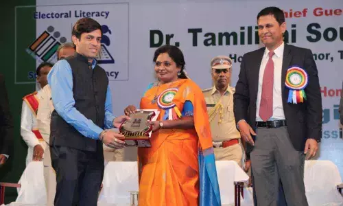 Khammam Municipal Commissioner receives special category award