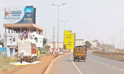 Zaheerabad: Farmers allege Illegal cotton trading