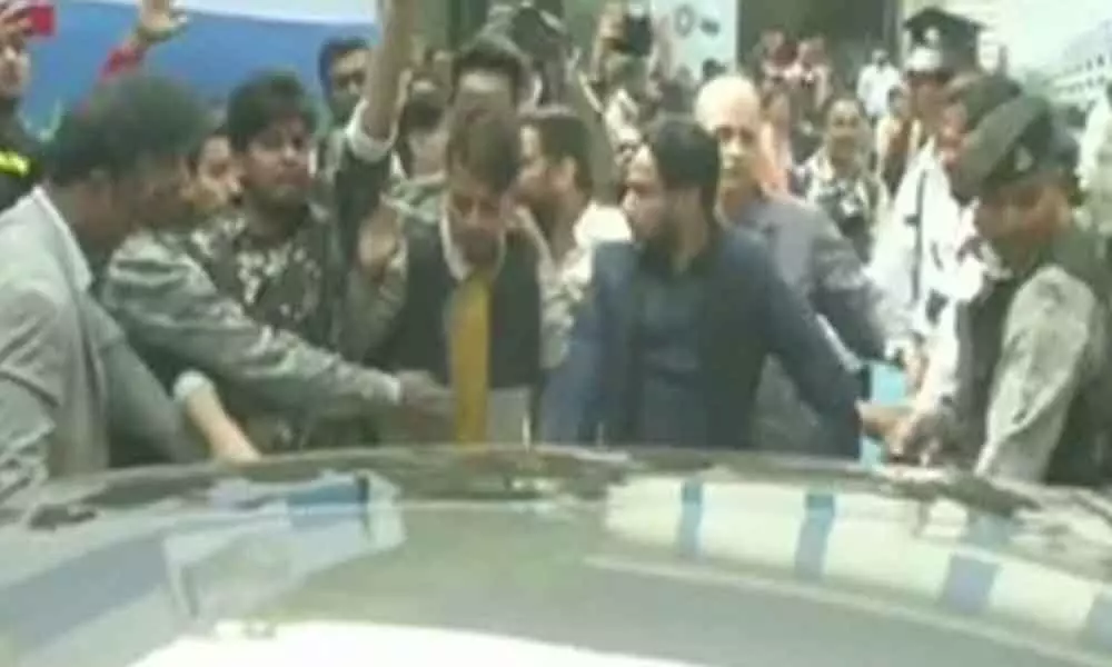 West Bengal Governors Car Surrounded By Students At Calcutta University