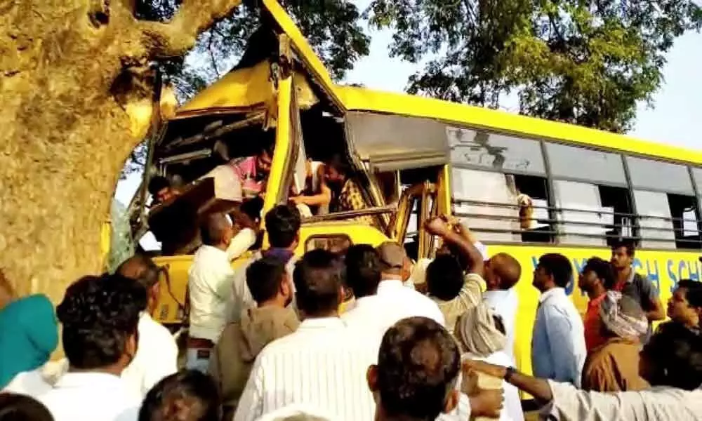 Nizamabad: 2 students injured as school bus rams into tree
