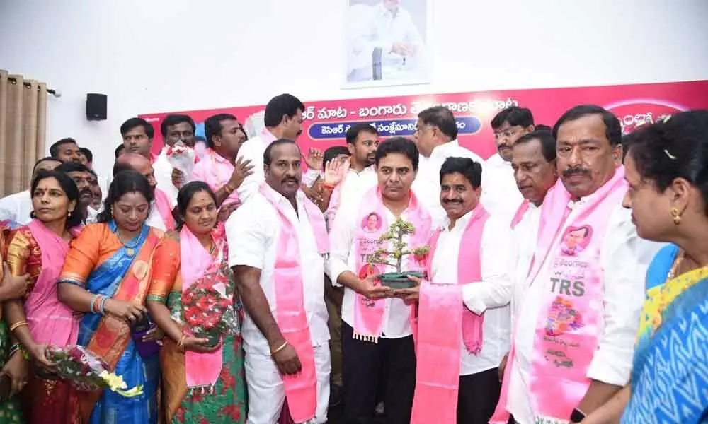 Hyderabad: Mayor Jakka Reddy meets KTR