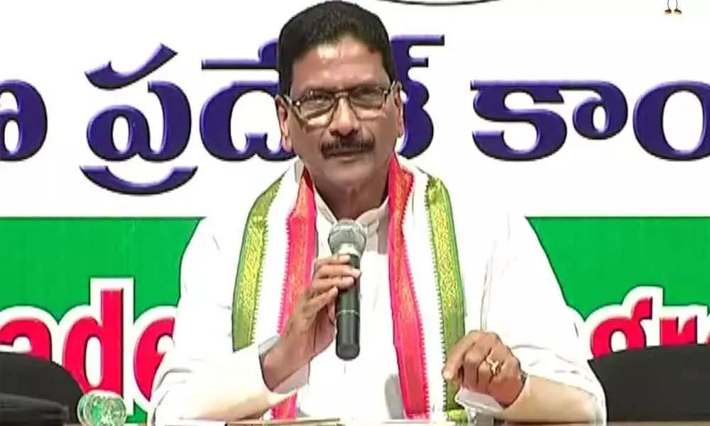 Hyderabad: Govt officials are puppets in the hands of TRS: Congress