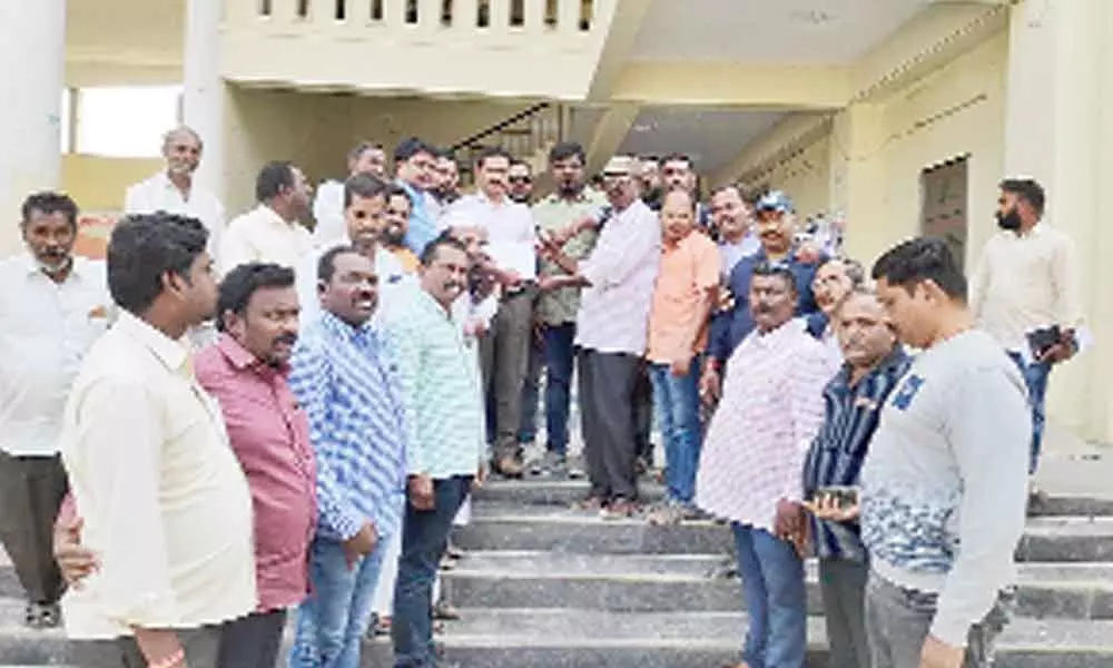 Journalists protest at DPRO office in Medak