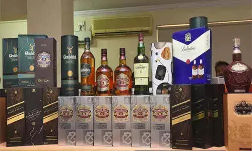 Good news for tipplers in UP - More time, more liquor