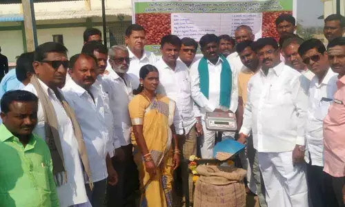 Farmers should not get cheated by brokers: MLA Shinde