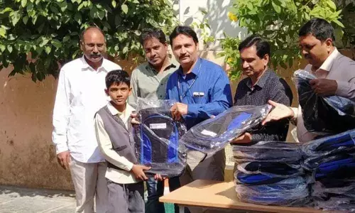 Guntur: School bags distributed to students