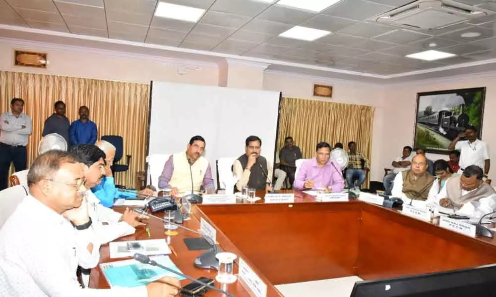 New Delhi: Public representatives discuss Hubballi rail development with Union Ministers Suresh C Angadi