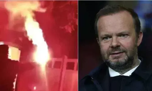 Ed Woodwards gonna die, frustrated Man Utd fans attack clubs vice-chairmans house (Video)