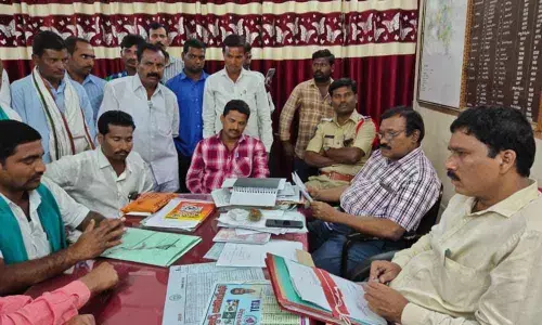 Nizamabad: Sand storm hits Bodhan Tahsildar office