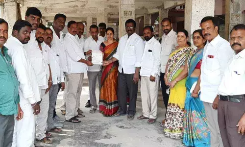 CMRF cheque presented to TRS leader by MLA Bethi Subhash Reddy