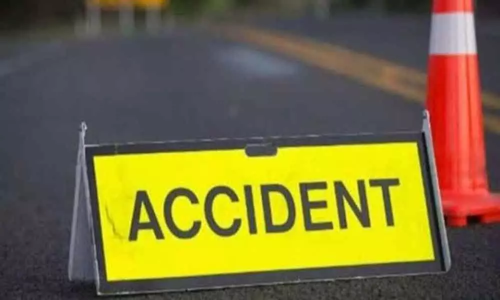 One died and two injured in RTC bus and auto collision in Guntur