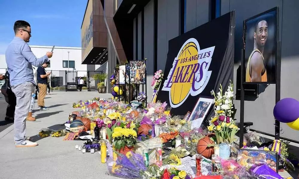 Grieving Lakers return to training after Bryants death