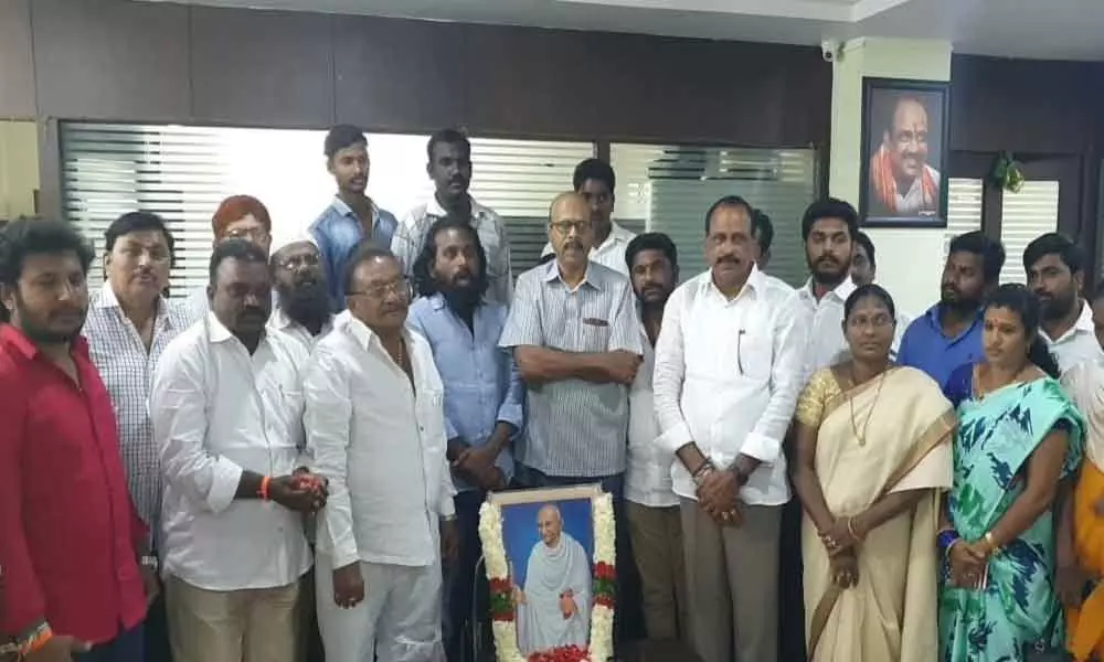 YSRCP leaders pay tributes to Mahatma Gandhi in Guntur