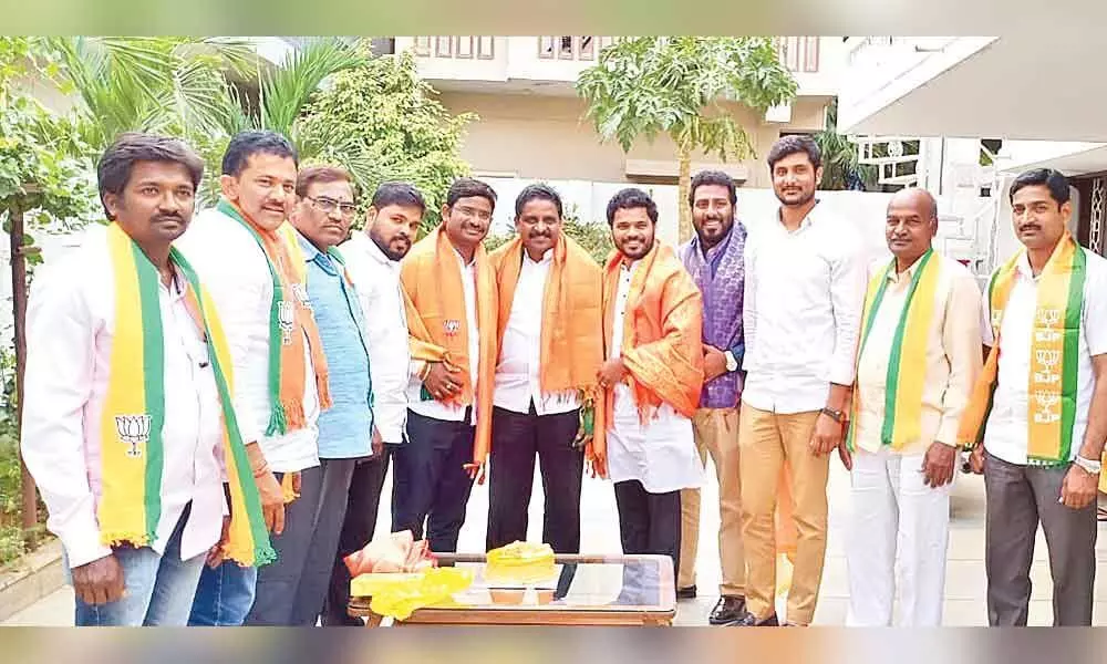 Hyderabad: Corporator Samala Pavan Reddy calls on Medchal BJP chief  Madhavaram Madhava Rao