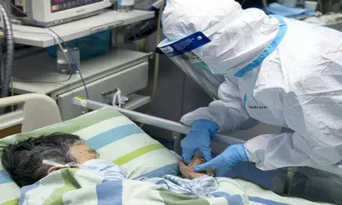 China coronavirus cases rise to 7,700 as evacuations continue