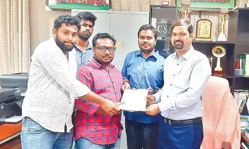 Hyderabad: Post Telangana professor as JNTU engineering college principal: Students