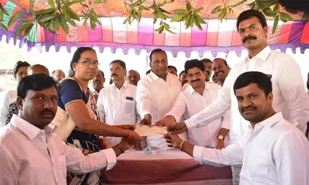 Labor Minister Malla Reddy distributes Kalyana Lakshmi-Shaadi Mubarak cheques in Peerjadiguda