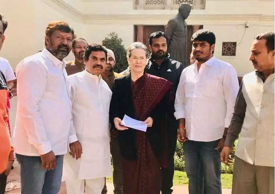 BC leaders meet Sonia, press for 50% quota