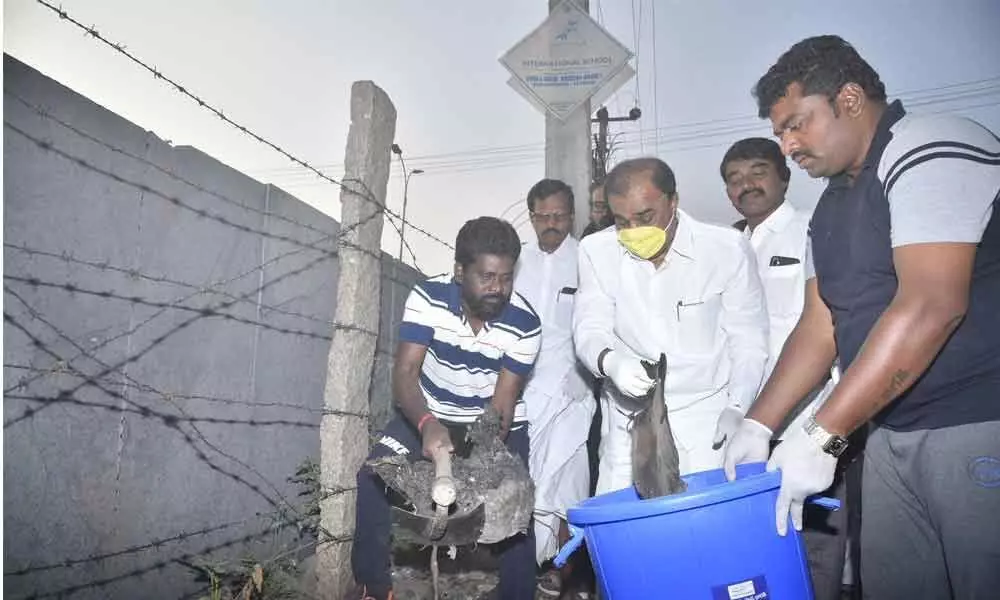 MLA Anantha Venkatarama Reddy officials participate in cleanliness drive in Anantapur
