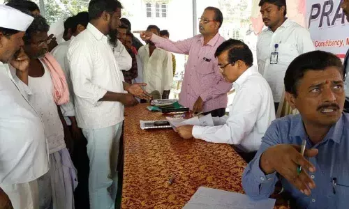 Villagers complain against erring excise staff in Kamareddy