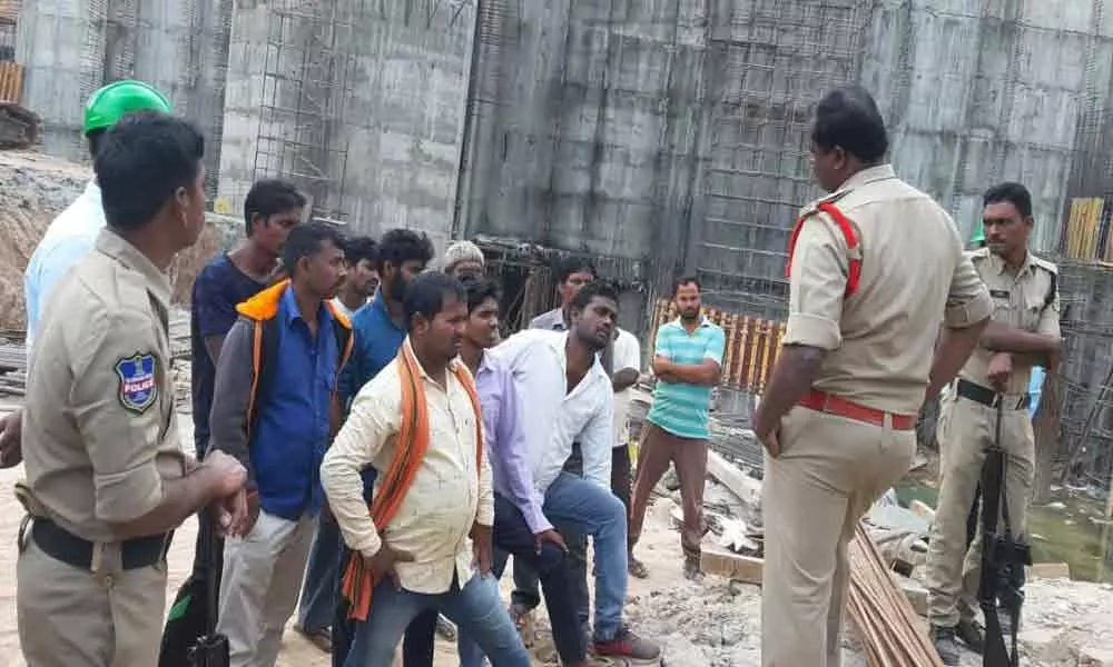 Kothagudem: Jharkhand worker falls to death