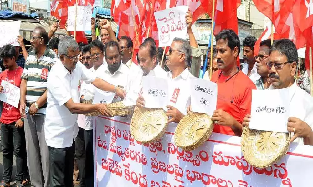 Vijayawada: CPM stages novel protest against Union Budget