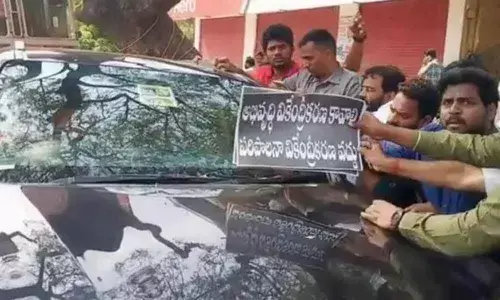 Andhra capital row: TDP leaders block YSRCP MP Nandigama Suresh in Vijayawada